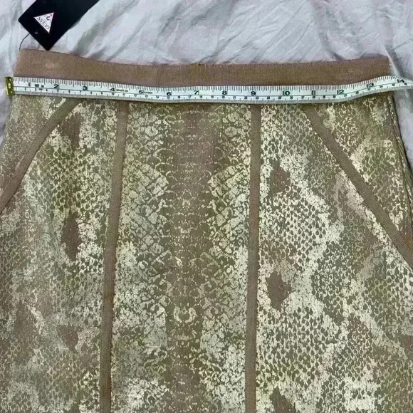 GUESS-Womens Metallic Snake Print Pencil Skirt Zip Up Beige Size Large NWT - Picture 8 of 16